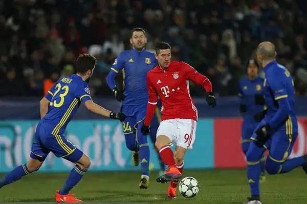 险象环生的 险象环生的